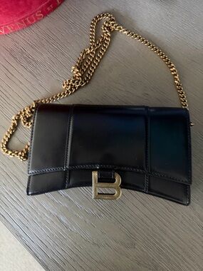 Balenciaga WOMEN'S HOURGLASS WALLET ON CHAIN BOX IN BLACK